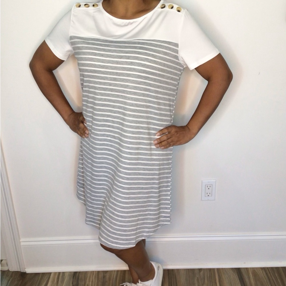 Casual White and Gray Mini Dress with Crew Neck Women’s Size XL Super Soft